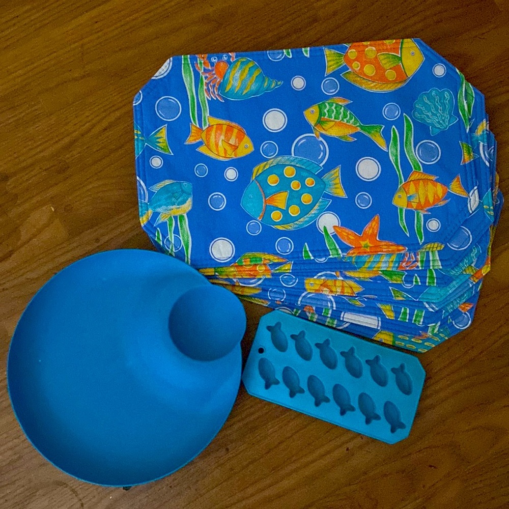 1 Dish, 2 Rows Fish, Blue Fish Placemats..